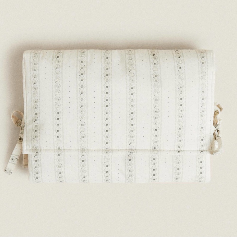 ZARA Floral boarder muslin changing mat and muslin crib organizer with boarder
